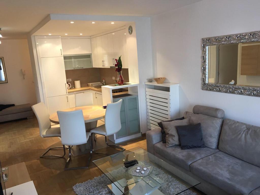 Apartment Gorki Belgrado Esterno foto